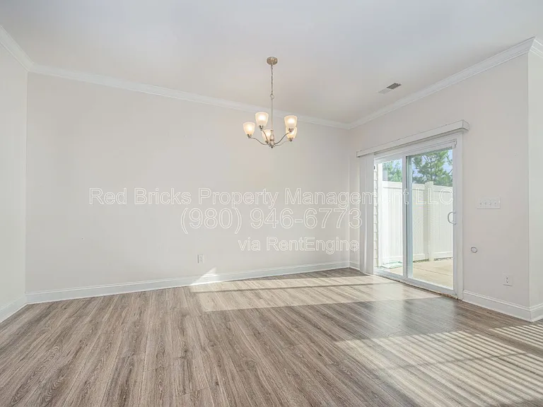 630 Cypress Glen Ln — Photo 8
