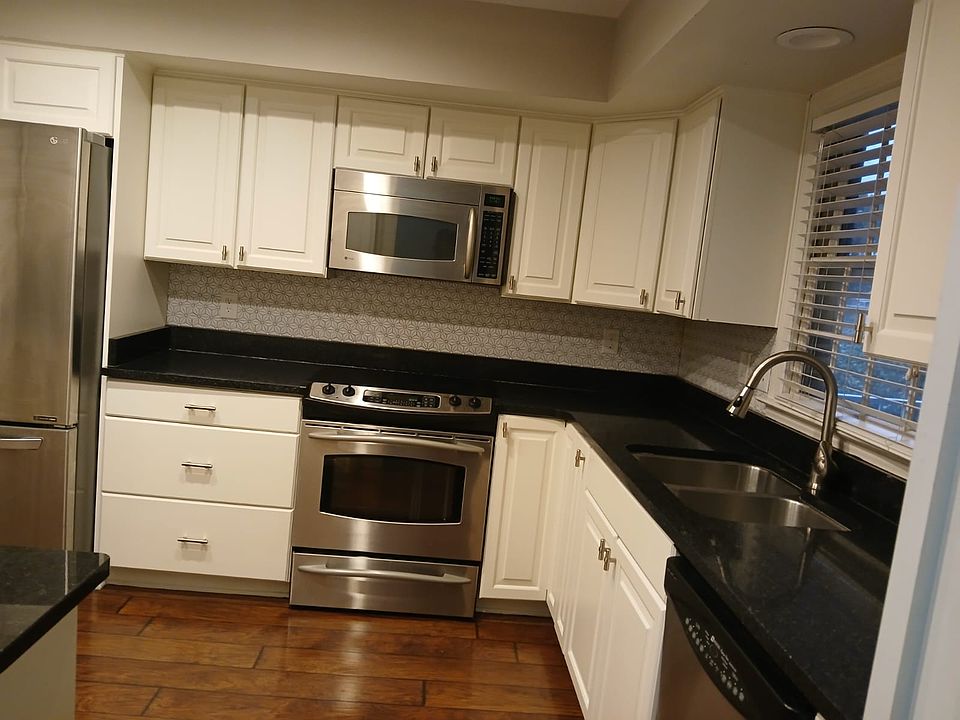 Large Spacious Kitchen