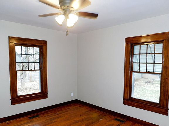 4th image of 106 E Reid Ave
