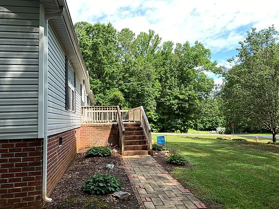 4th image of 525 Wildwood Cir