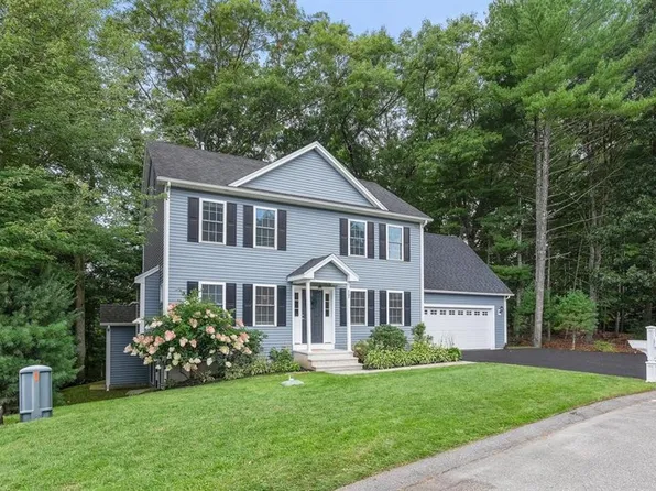 17 Clover Ct, Cumberland, RI 02864