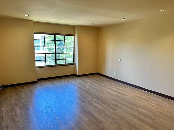 4th image of 14560 Benefit St Unit 301