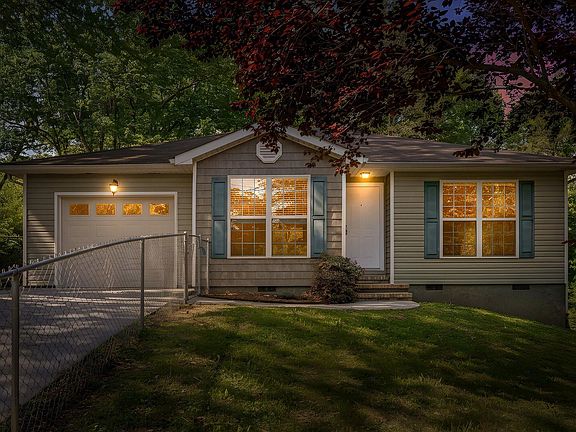 4th image of 10700 Lonnie Ln