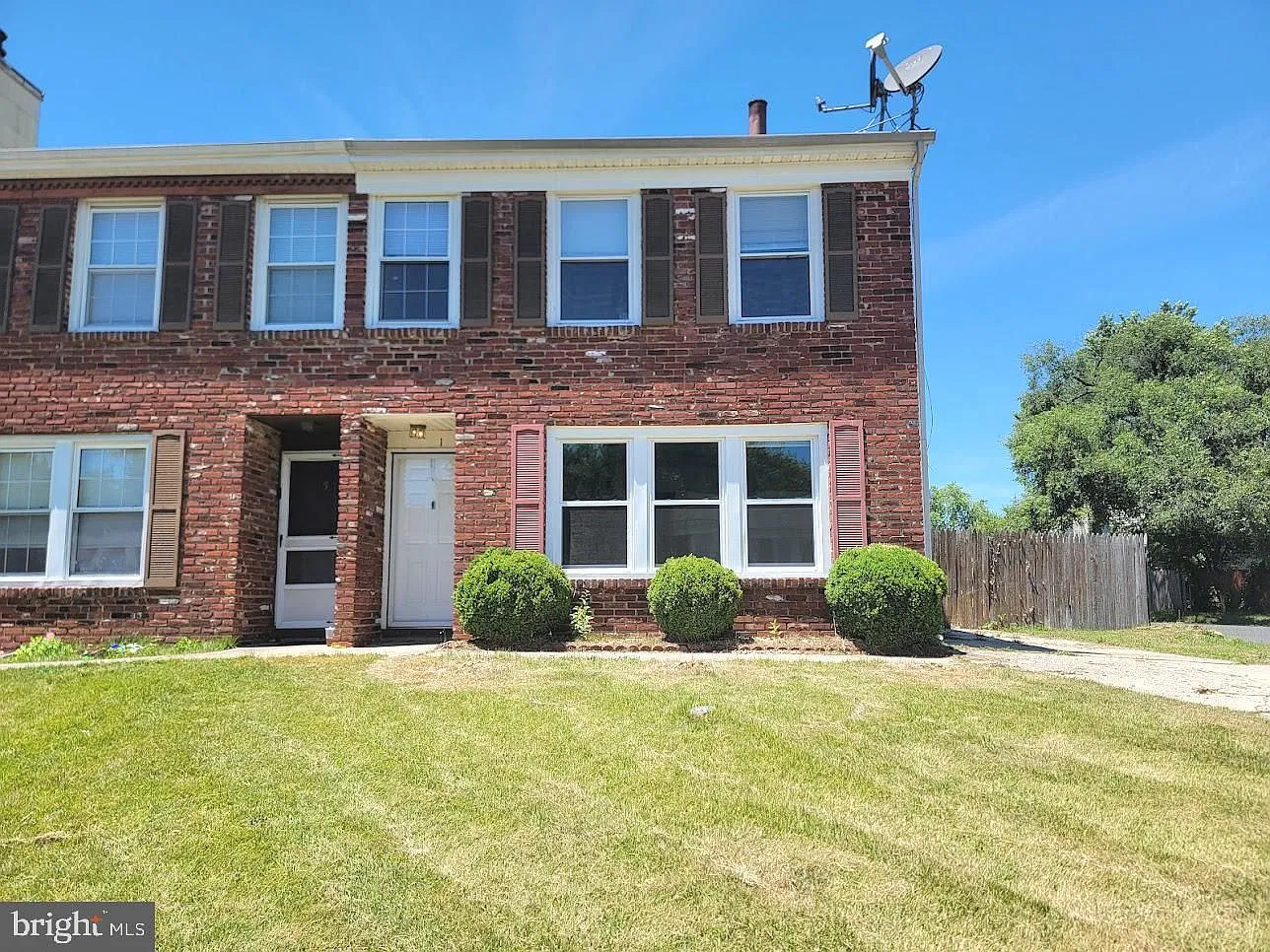 3 bed, 1.5 bath, 1508 sqft, $2,200 — Photo 2