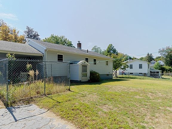 5th image of 98 Sylvan Ave