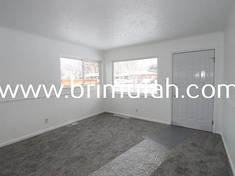 5856 S 157 W — Photo 2