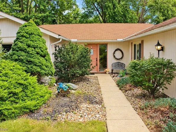 10816 Meadowgrass Rd, Strongsville, OH 44136