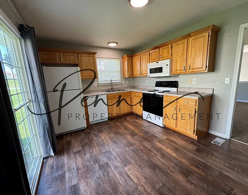 3 bed, 2.0 bath, 1580 sqft, $1,595 — Photo 4