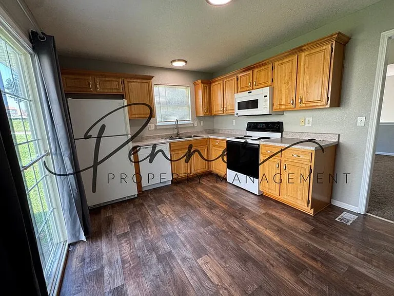 1401 SE Henley Ct — Photo 4