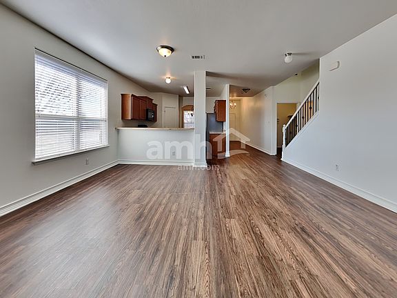 5th image of 1600 Hillside Dr