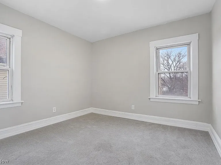 8210 Dorver Ave — Photo 16