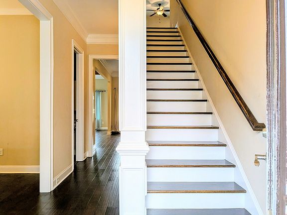 2nd image of 2602 Salford St