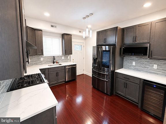 4th image of 1610 E Federal St