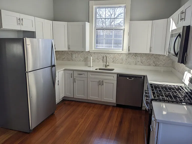 81 Cottage St #1-R — Photo 1