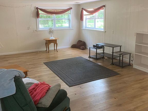 3rd image of 105 Linnwood Ln