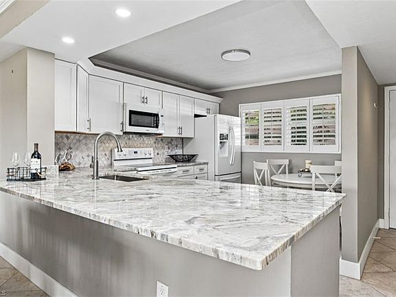 4th image of 307 Goodlette-Frank RD S #B206