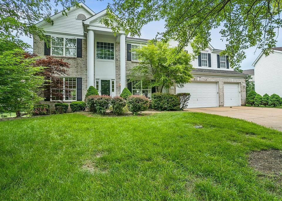 2nd image of 15206 Carriage House Ct