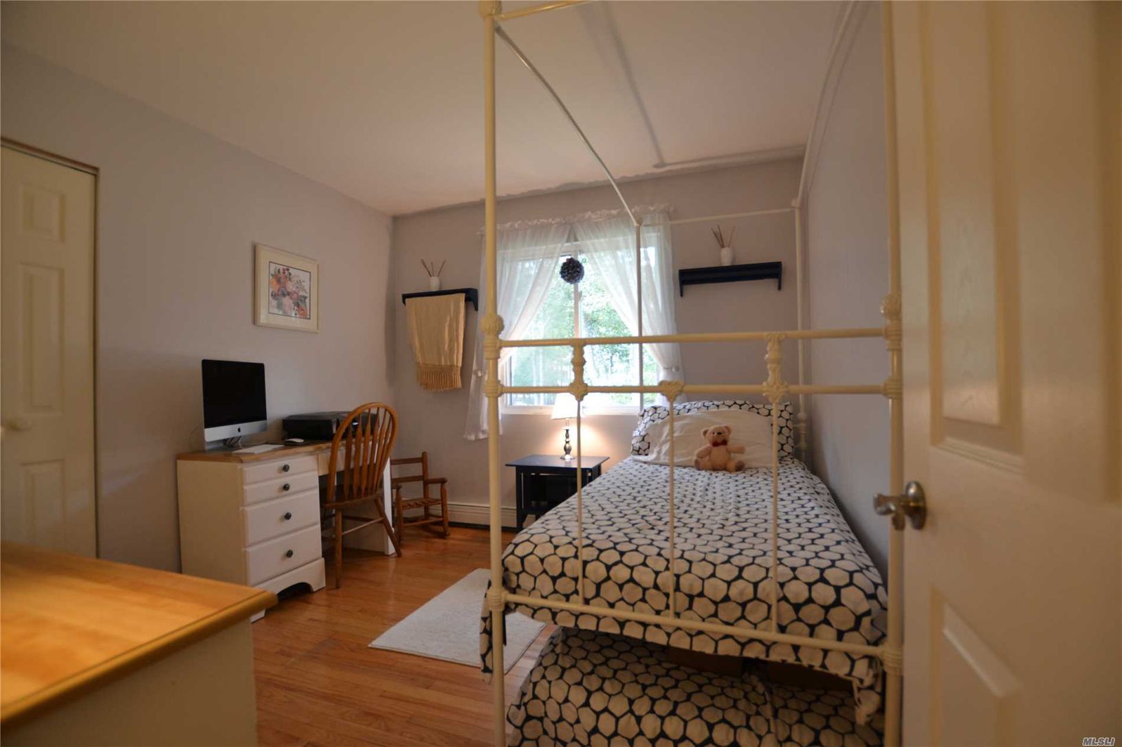  Airy and Bright Rooms