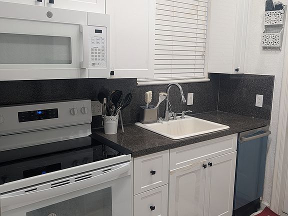 5th image of 3413 SW 25th St