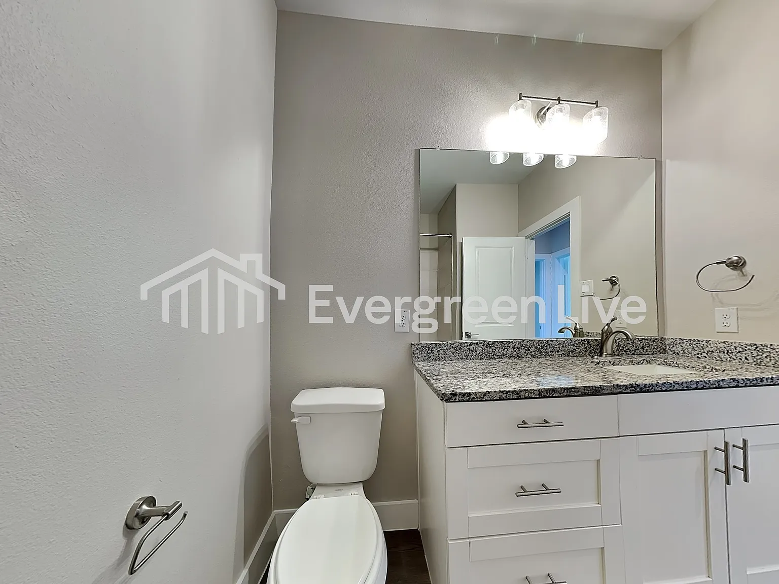 4 bed, 2.0 bath, 2008 sqft, $2,295 — Photo 4