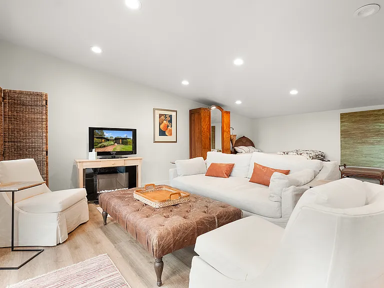 1244 N Fitch Mountain Rd — Photo 18