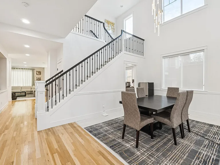 21011 SE 6th Pl — Photo 6