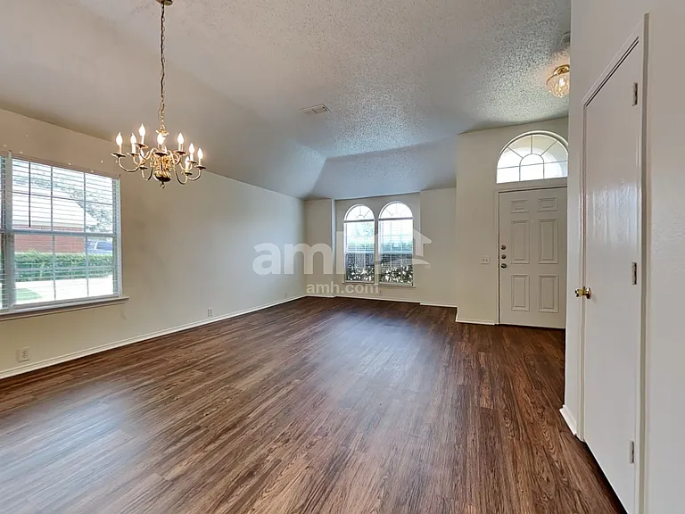 8520 Auburn Dr — Photo 6