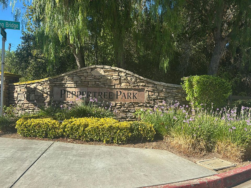 1st image of 569 Inverlochy Dr