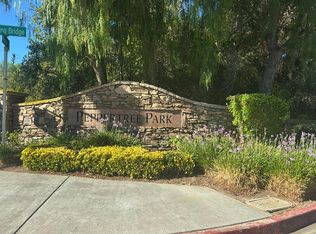 569 Inverlochy Dr, Fallbrook, CA 92028