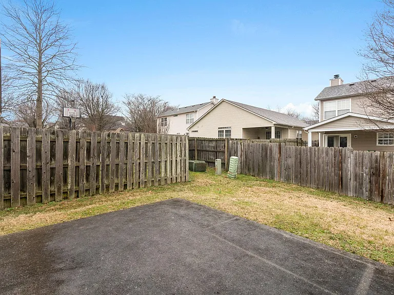 305 Spring Valley Ln — Photo 29