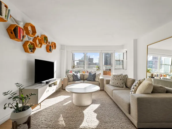 300 East 71st Street image 1 of 17