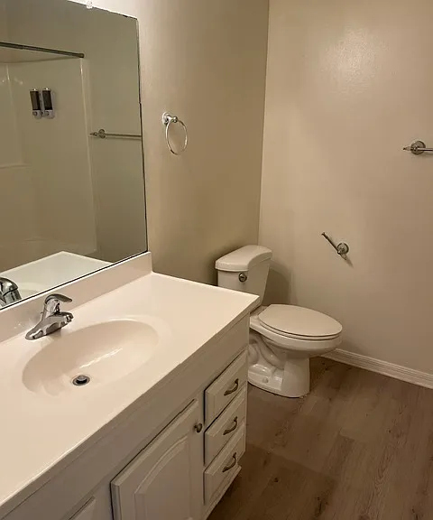 1610 Thornton Ave — Photo 5
