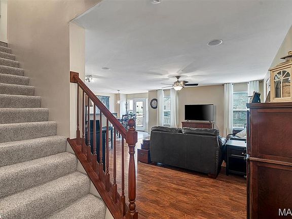 5th image of 643 Country Heights Dr
