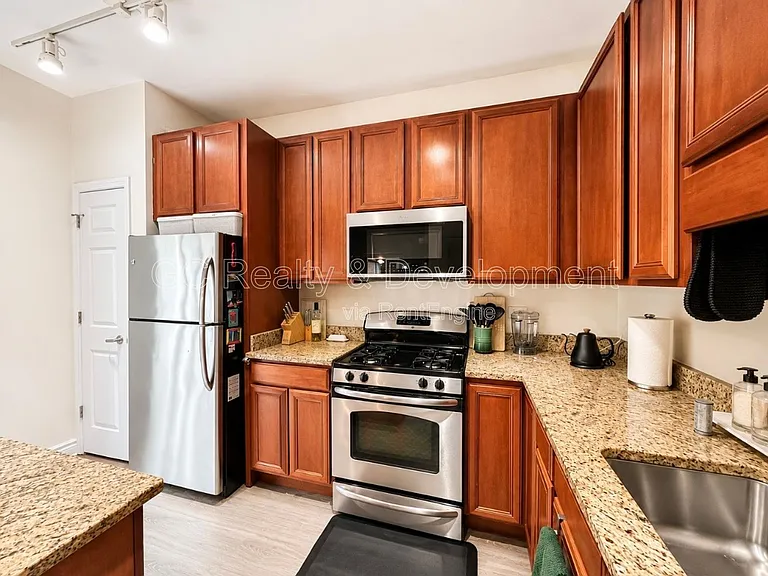 2503 S Calumet Ave — Photo 3