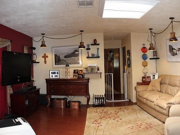 2nd image of 102 El Bosque Ave #102