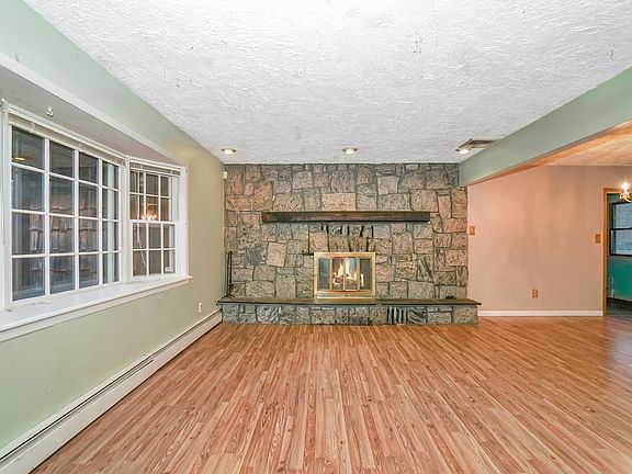3rd image of 269 Helme Ave