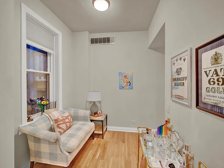2548 N Burling St — Photo 12