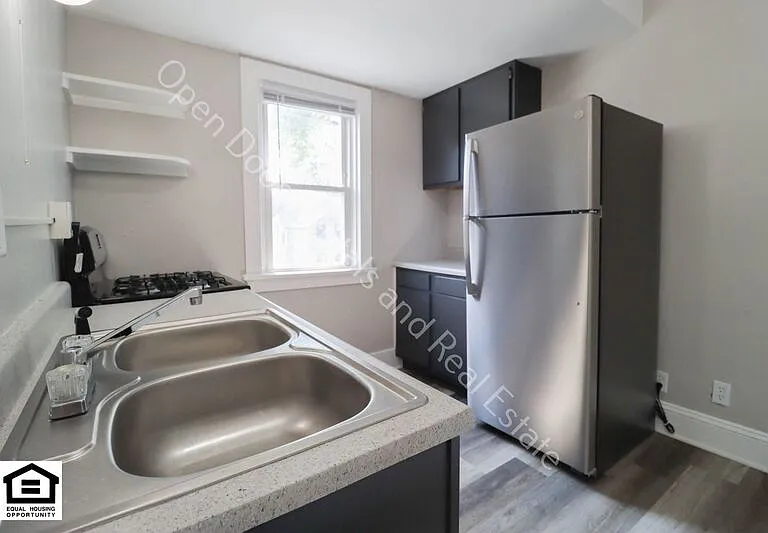 340 W Dewald St #2 — Photo 4