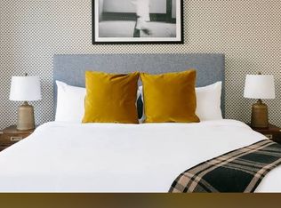 318 S Halsted St #203, Chicago, IL 60661