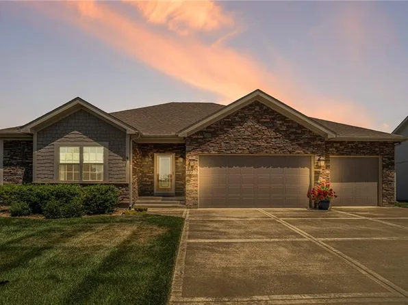 18415 Rock Creek Dr, Smithville, MO 64089