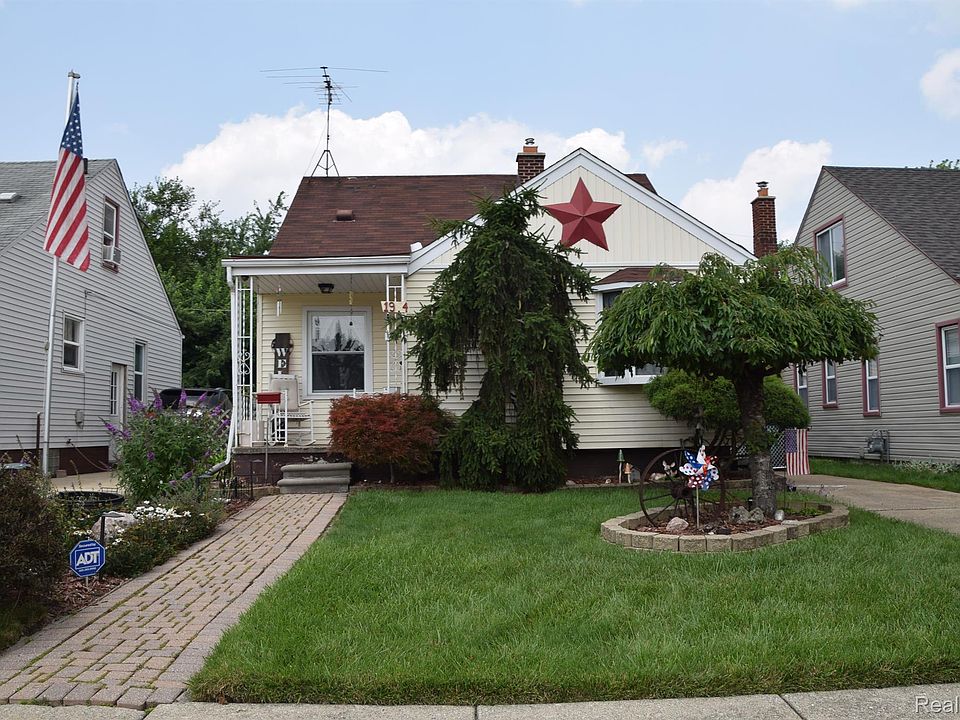 1st image of 1984 Leblanc St