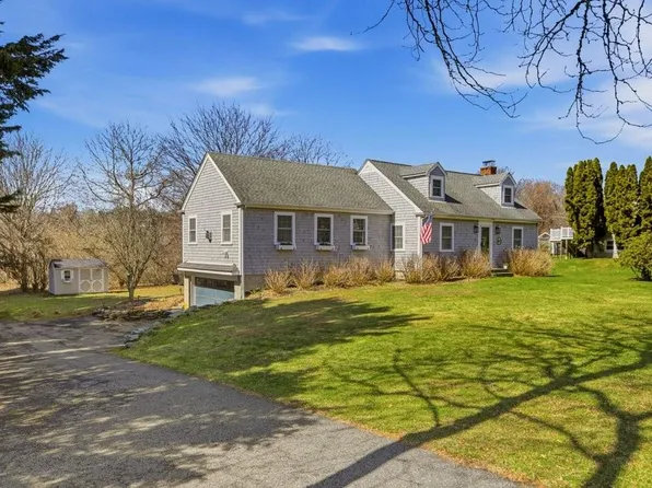 403 Valley Rd, Middletown, RI 02842