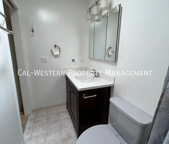 636 Leona Ln — Photo 13