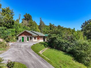 828 Crest View Dr, Gatlinburg, TN 37738