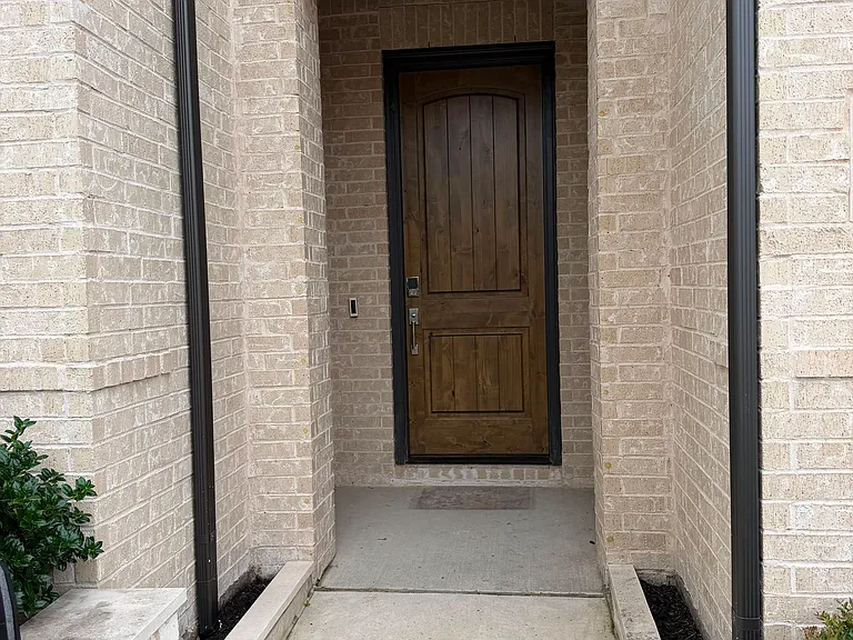 13389 Crestmoor Dr — Photo 2