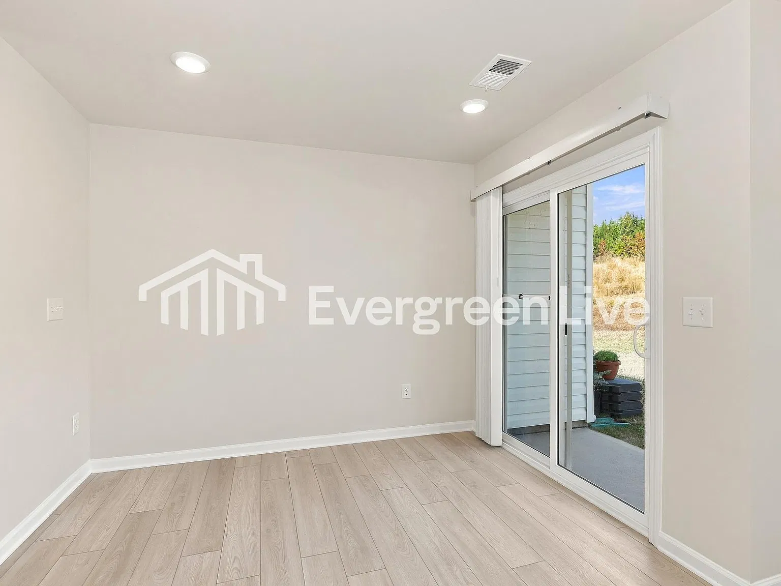 3 bed, 3.0 bath, 1403 sqft, $1,705 — Photo 3