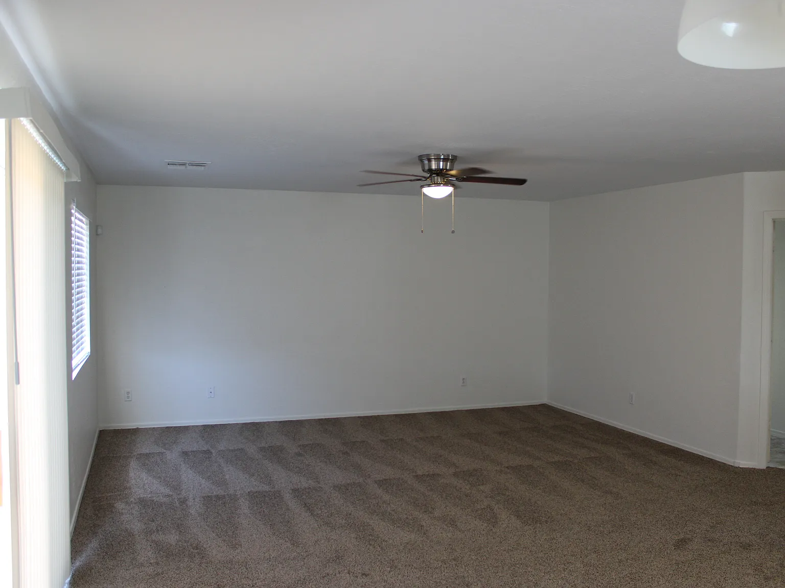 4 bed, 2.5 bath, 2100 sqft, $1,895 — Photo 3