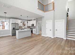 62 Upper Moffitt Rd, Asheville, NC 28805