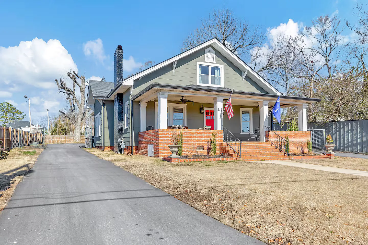 5 bed, 3.5 bath, 2800 sqft, $2,900 — Photo 3