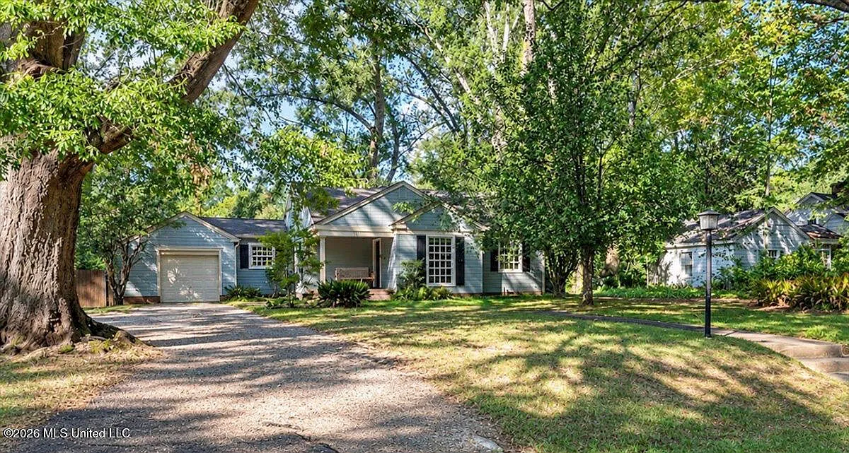 3 bed, 1.0 bath, 1280 sqft, $1,800 — Photo 3